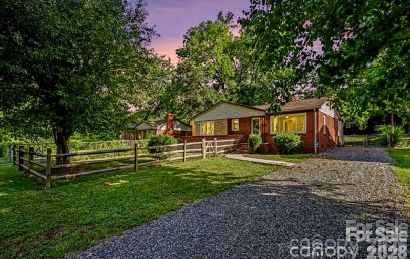 3960 Bristol Dr, Charlotte, NC 28208