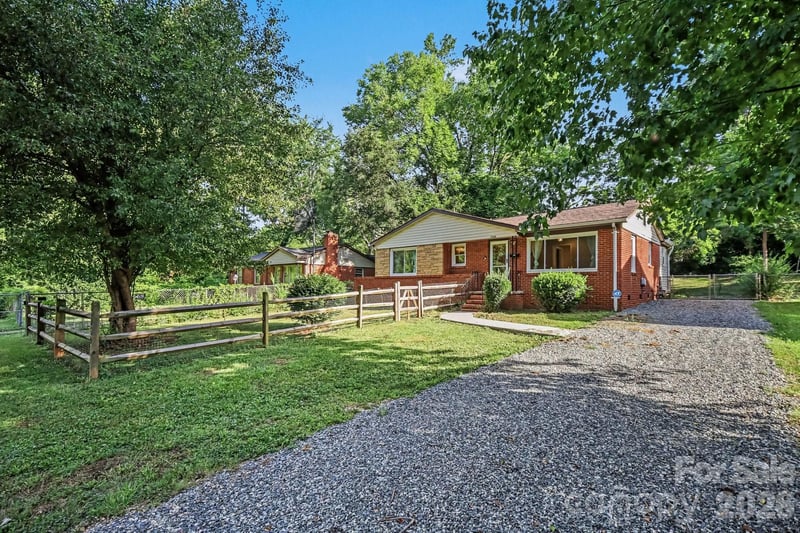 3960 Bristol Dr, Charlotte, NC 28208
