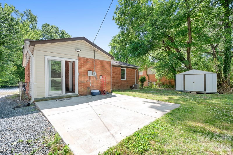 3960 Bristol Dr, Charlotte, NC 28208