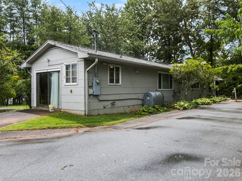 74 Long Shoals Rd, Arden, NC 28704