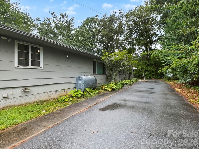 74 Long Shoals Rd, Arden, NC 28704