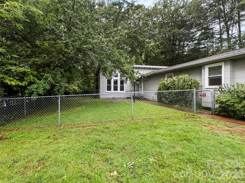 74 Long Shoals Rd, Arden, NC 28704