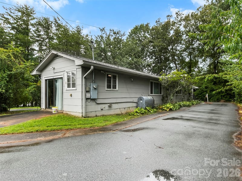 74 Long Shoals Rd, Arden, NC 28704