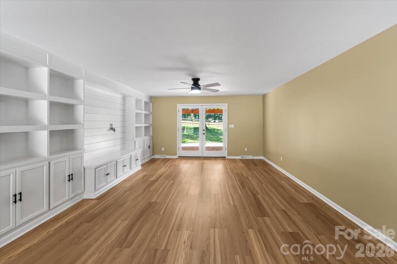 4024 Wandering Ln, Hickory, NC 28601