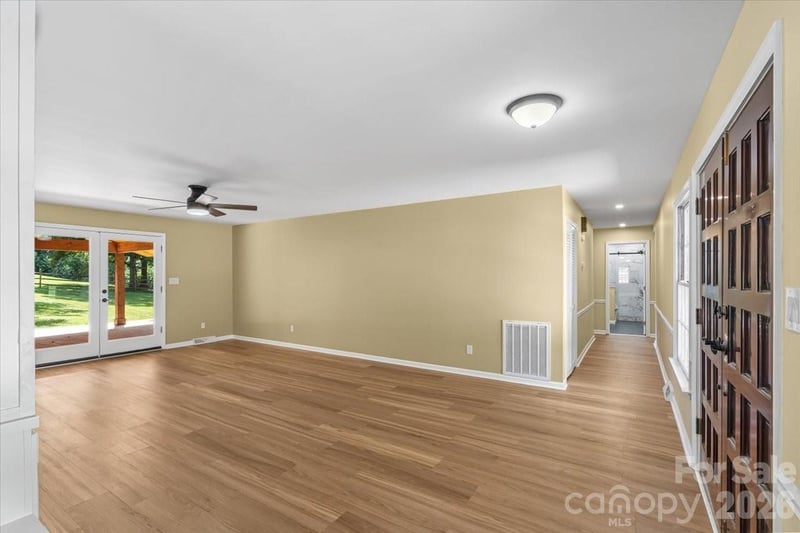4024 Wandering Ln, Hickory, NC 28601
