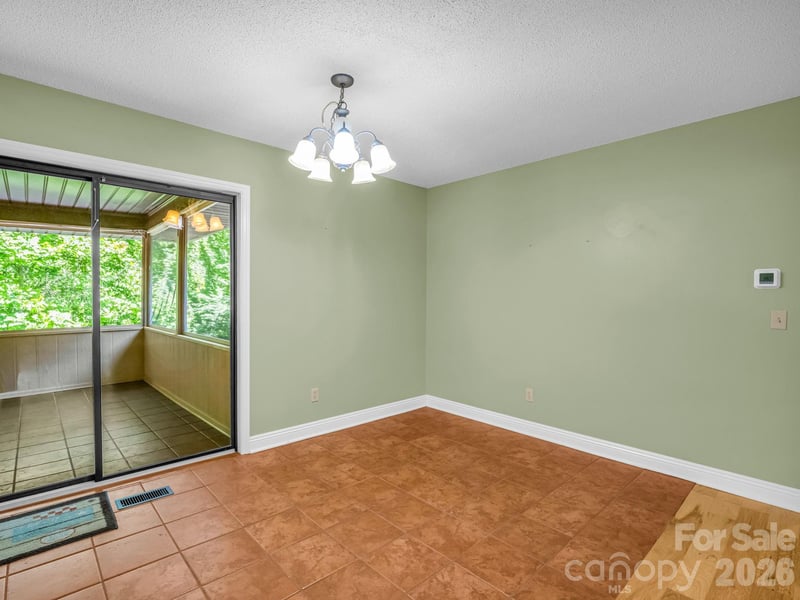 156 Deer Rn, Hendersonville, NC 28739