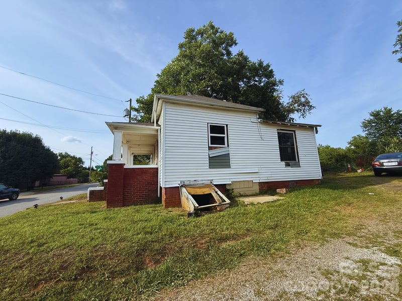 241 Ervin Ave, Newton, NC 28658