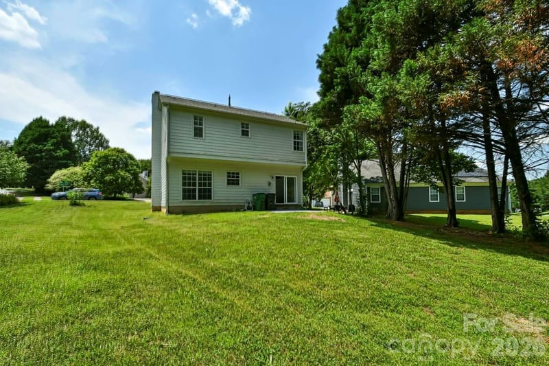 8406 Bedford Green Ln, Charlotte, NC 28215