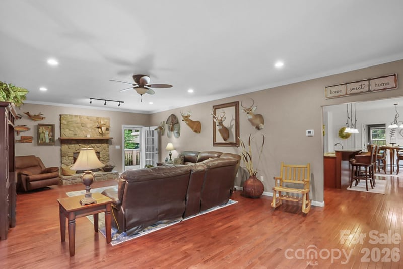 90 King Rd, Weaverville, NC 28787