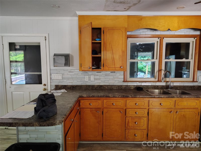213 Lakeview Dr, Harrisburg, NC 28075