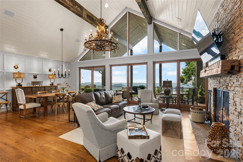 100 Meadow Ridge Dr, Lake Toxaway, NC 28747