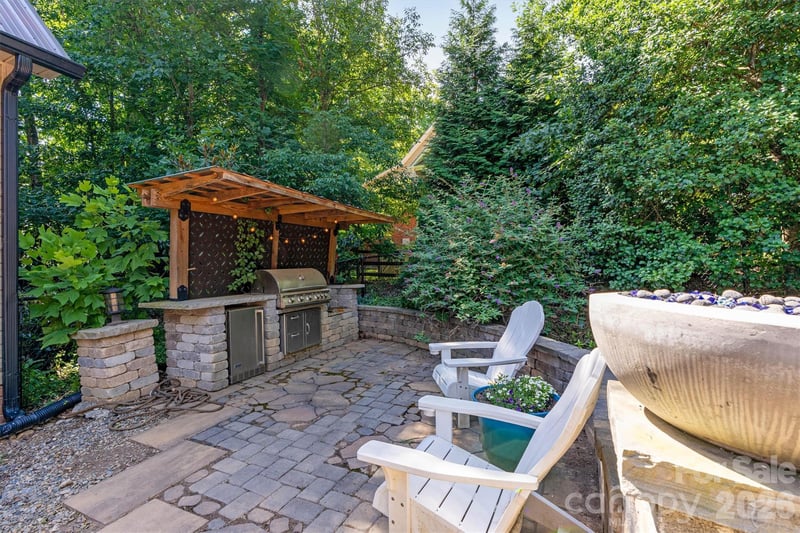 1915 Lynmore Dr, Sherrills Ford, NC 28673