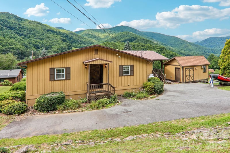 200 Holley Ln, Maggie Valley, NC 28751