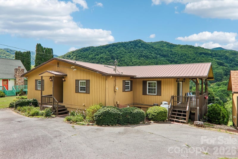 200 Holley Ln, Maggie Valley, NC 28751