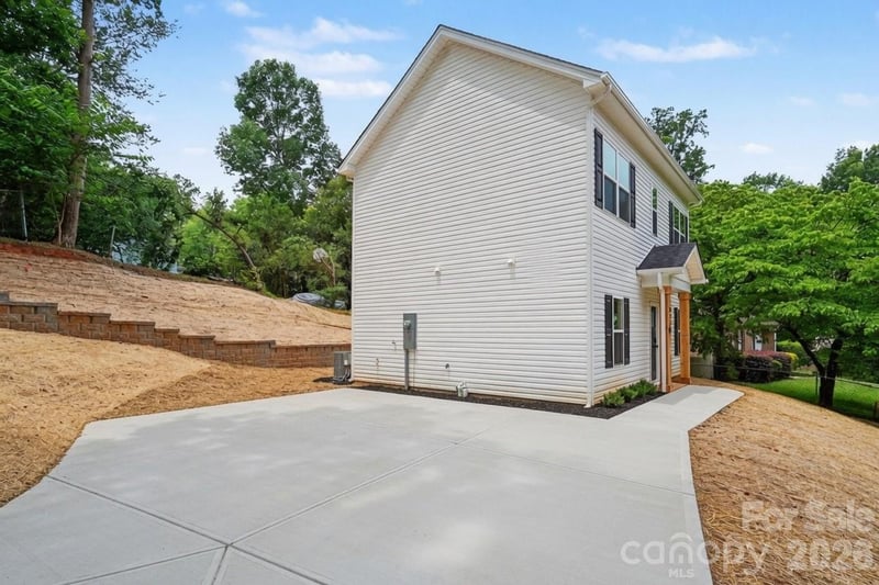 327 Whispering Pines Dr, Charlotte, NC 28217