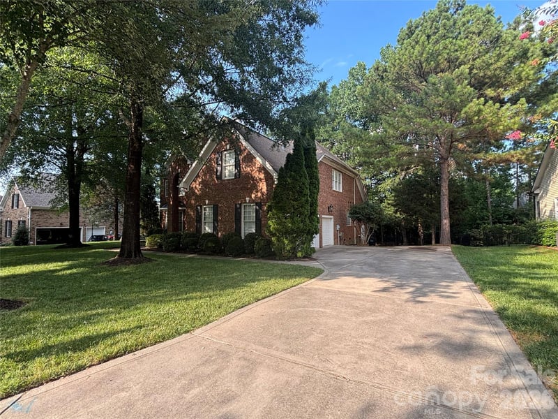 710 Fairway Point Dr, Tega Cay, SC 29708