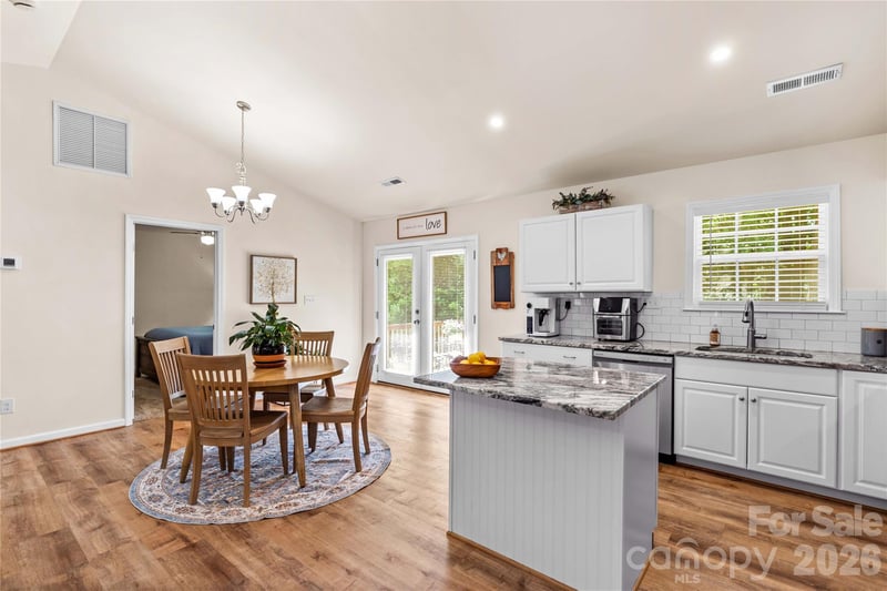 122 S Yadkin River Rd, Statesville, NC 28625