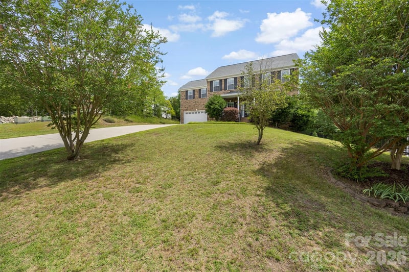 1086 Arrowhead Dr, Concord, NC 28025