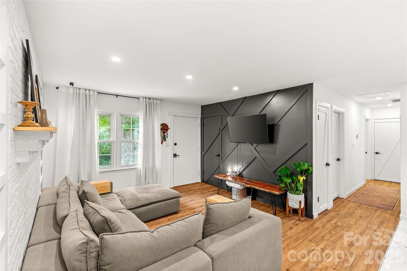 3900 Dunwoody Dr, Charlotte, NC 28215