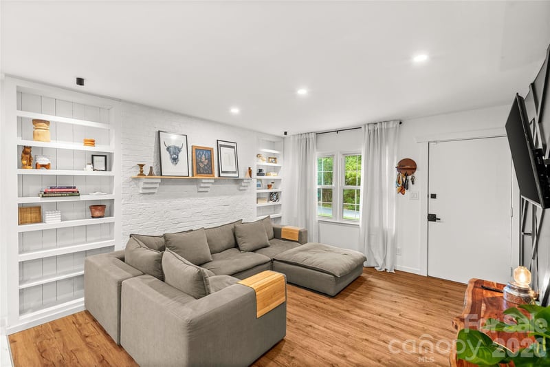 3900 Dunwoody Dr, Charlotte, NC 28215