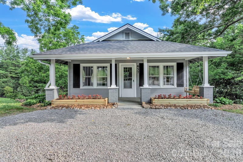657 Old Fort Rd, Fairview, NC 28730