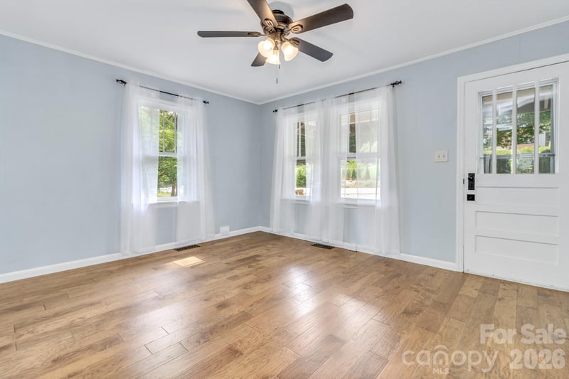 657 Old Fort Rd, Fairview, NC 28730