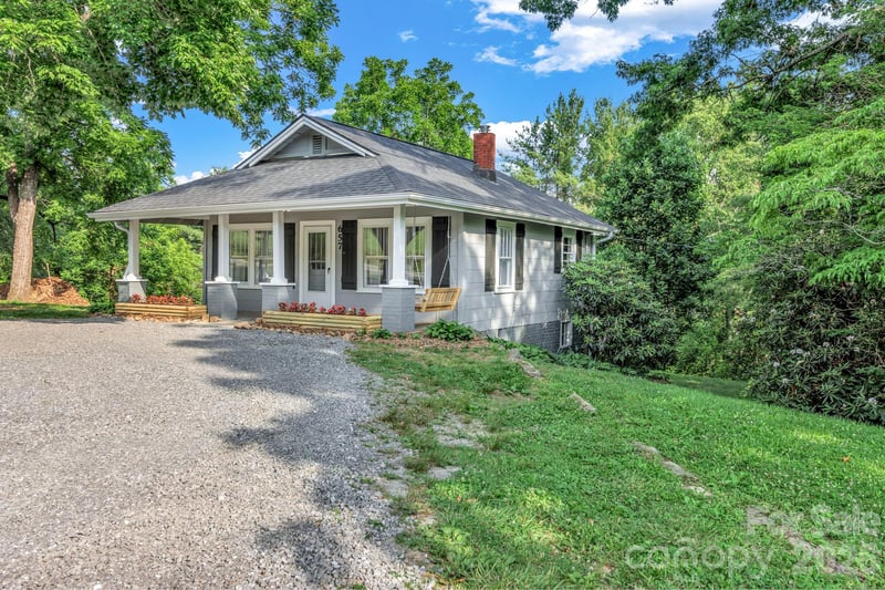 657 Old Fort Rd, Fairview, NC 28730
