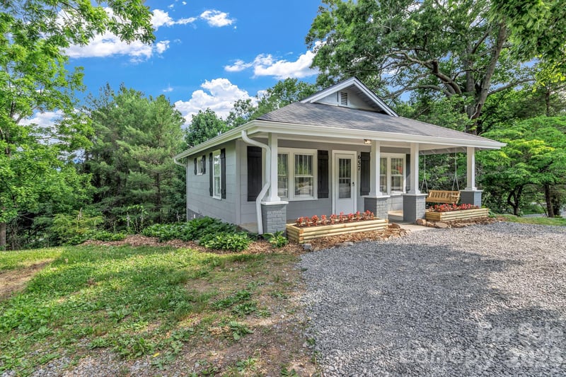 657 Old Fort Rd, Fairview, NC 28730