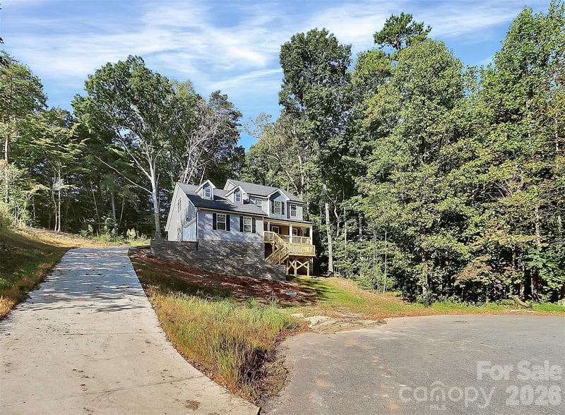 2595 Henry Falls Dr, Hickory, NC 28602