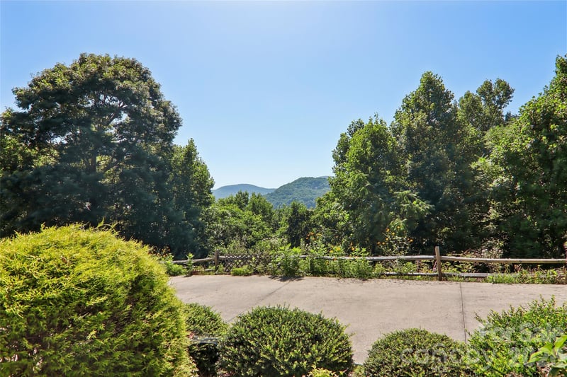 959 Silverglen Way, Hendersonville, NC 28792