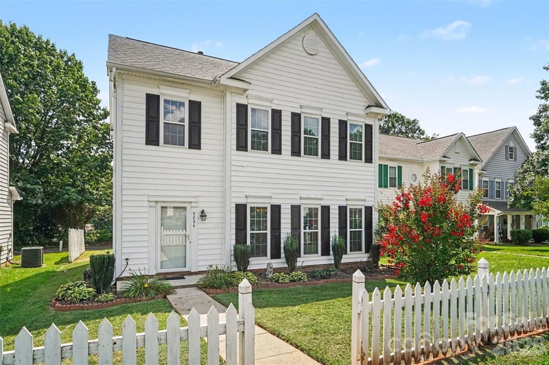 9224 Ligon Ct, Charlotte, NC 28213