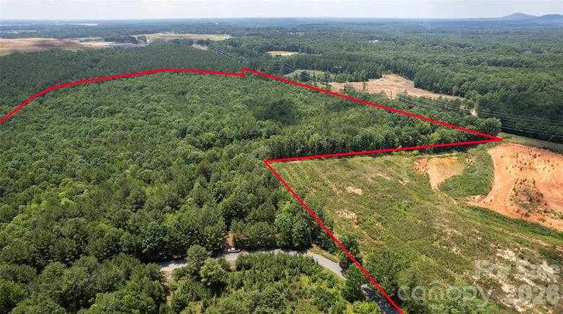 8169 Raccoon Track Dr, Sherrills Ford, NC 28673
