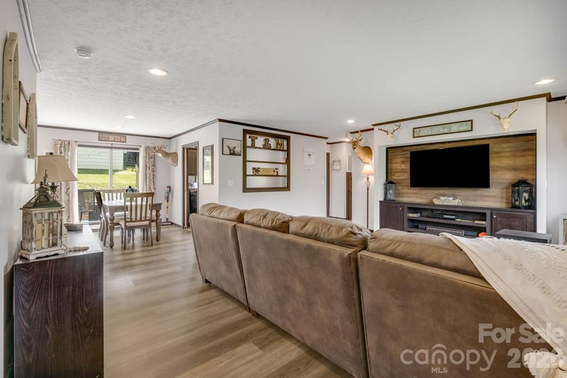 256 Phillips Valley Rd, Mars Hill, NC 28754