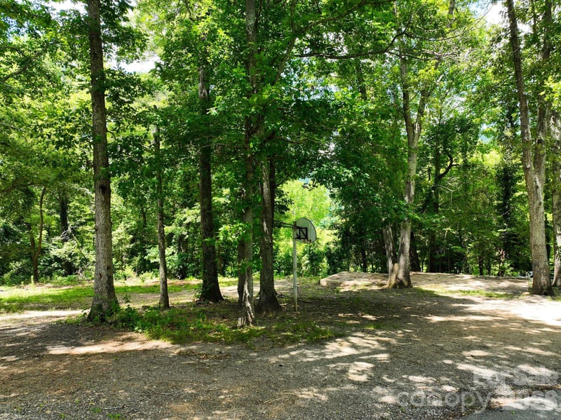 99999 Chunns Cove Rd, Asheville, NC 28805