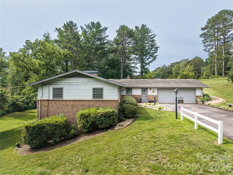 2234 Kool Park Rd, Hickory, NC 28601