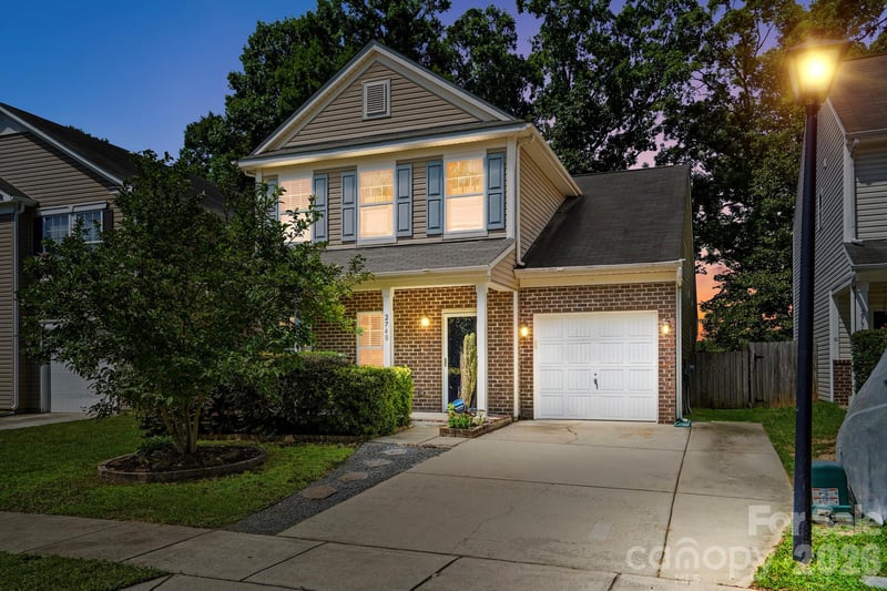 2740 Bramble Ridge Ct, Charlotte, NC 28215