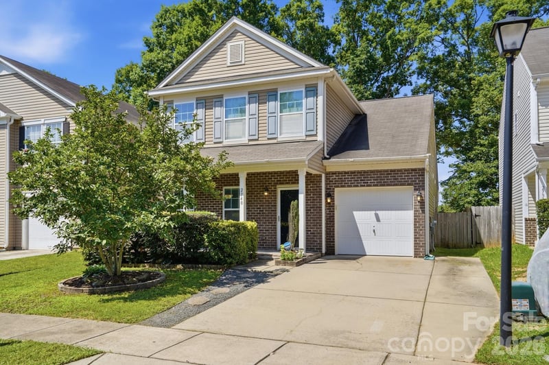 2740 Bramble Ridge Ct, Charlotte, NC 28215