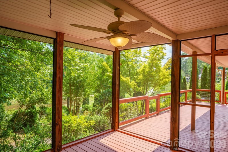847 Lakeside Dr, Hendersonville, NC 28739