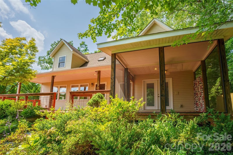 847 Lakeside Dr, Hendersonville, NC 28739