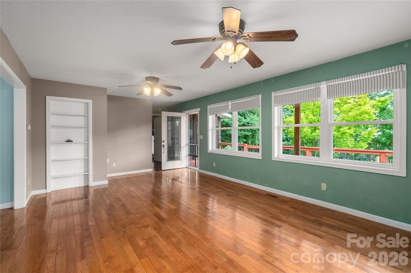 847 Lakeside Dr, Hendersonville, NC 28739