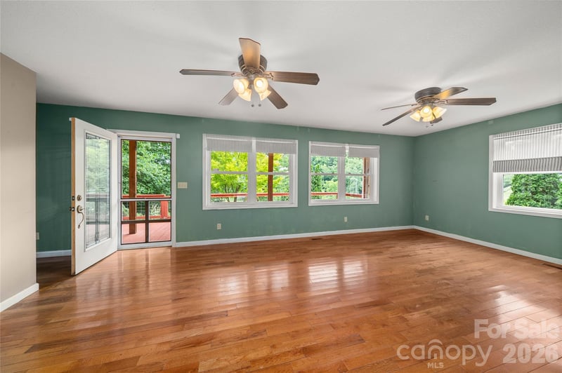 847 Lakeside Dr, Hendersonville, NC 28739