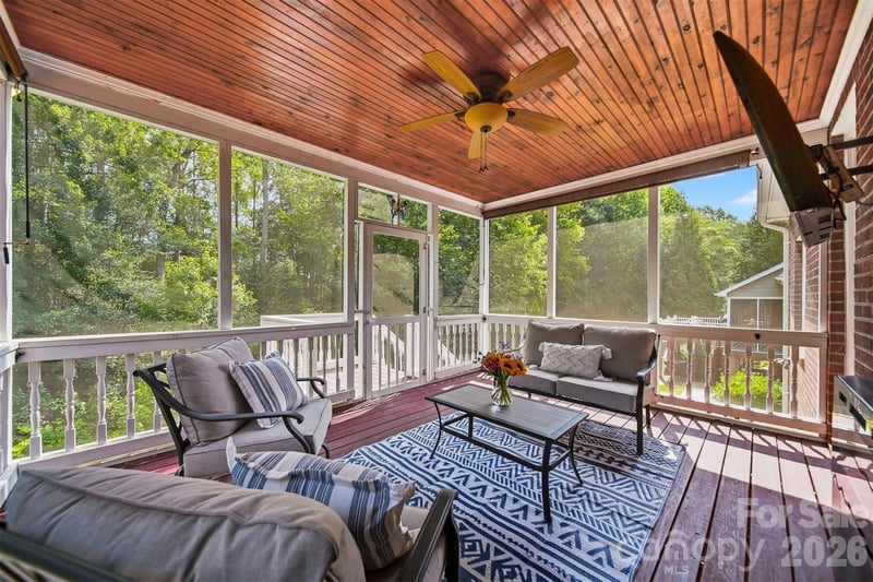 1753 30th Avenue Dr, Hickory, NC 28601