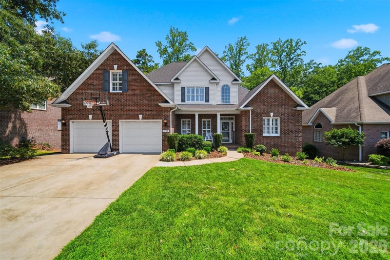 1753 30th Avenue Dr, Hickory, NC 28601