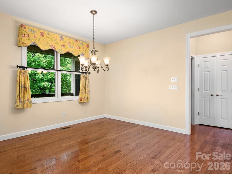 54 Deep Valley Ln, Hendersonville, NC 28791