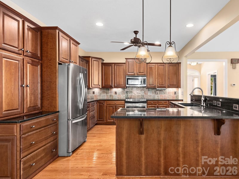 54 Deep Valley Ln, Hendersonville, NC 28791