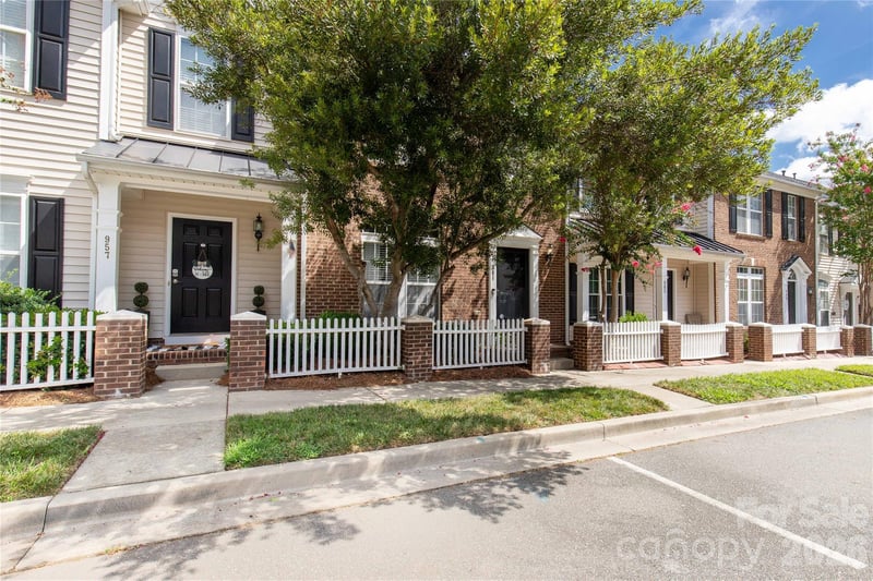 961 Coolsprings Ln, Rock Hill, SC 29730