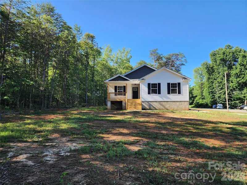 5900 Flamingo Dr #4, Conover, NC 28613