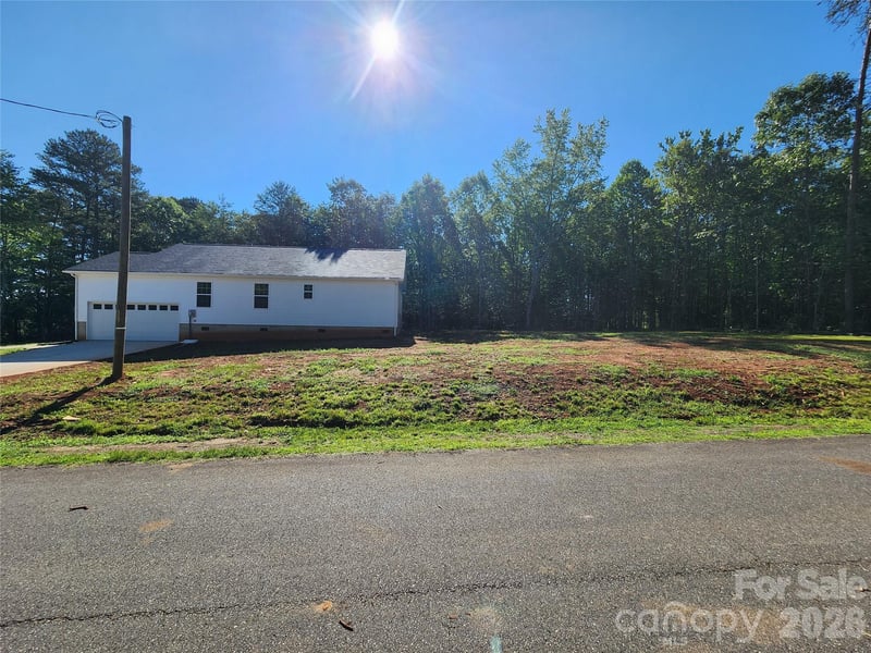 5900 Flamingo Dr #4, Conover, NC 28613