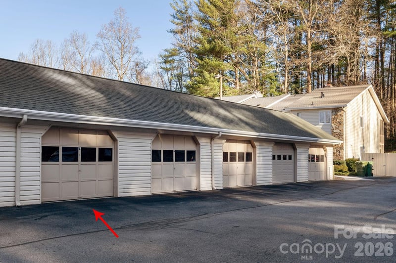 321 Britton Creek Dr, Hendersonville, NC 28791
