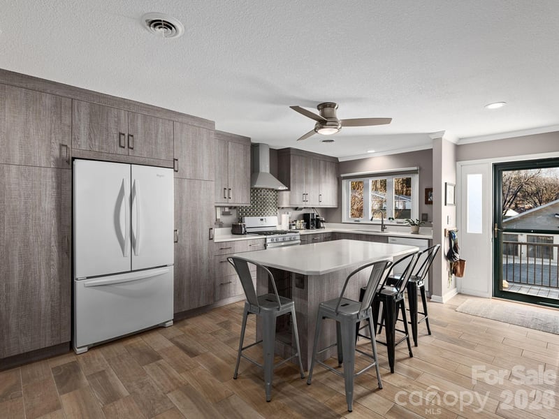 321 Britton Creek Dr, Hendersonville, NC 28791